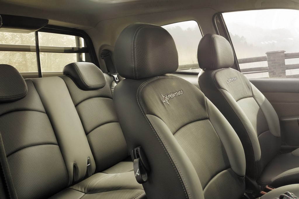 2012-Fiat-Strada-16[2]