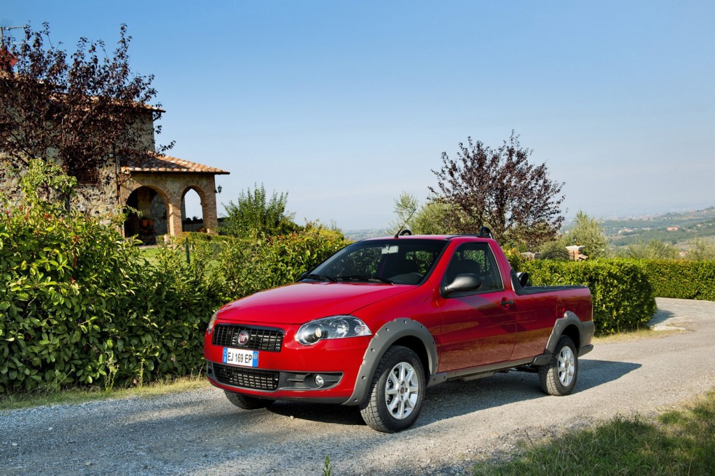 2012-Fiat-Strada-6[2]