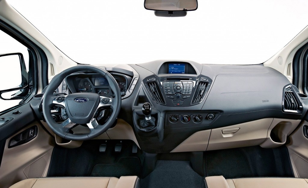 2013_ford_tourneo_custom_concept_05-0222