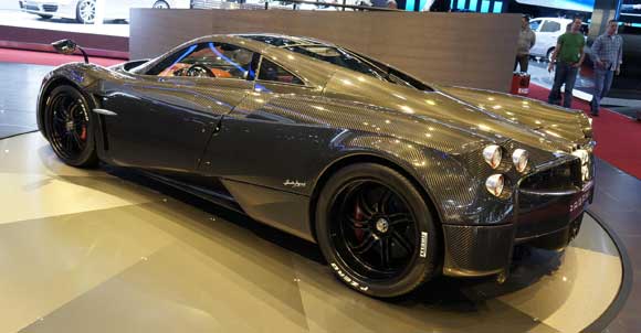 PaganiHuayraCarbon580-02