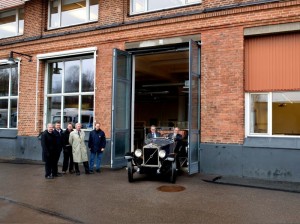 Isti automobil na istom mjestu ali 85 godina kasnije 2