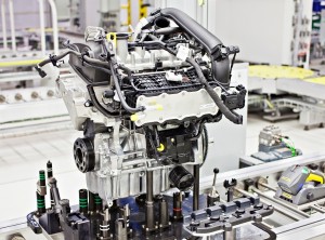 Výroba motor? ve ¦kod? Auto a.s. Mladá Boleslav.