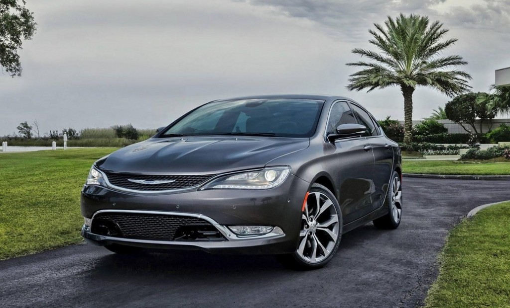 2015-chrysler-200-leak-4_1035